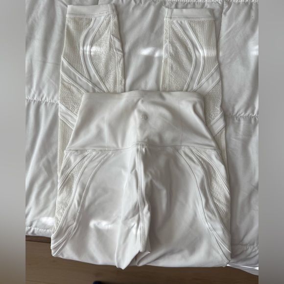 Lululemon NWOT SZ2 - Picture 2 of 3